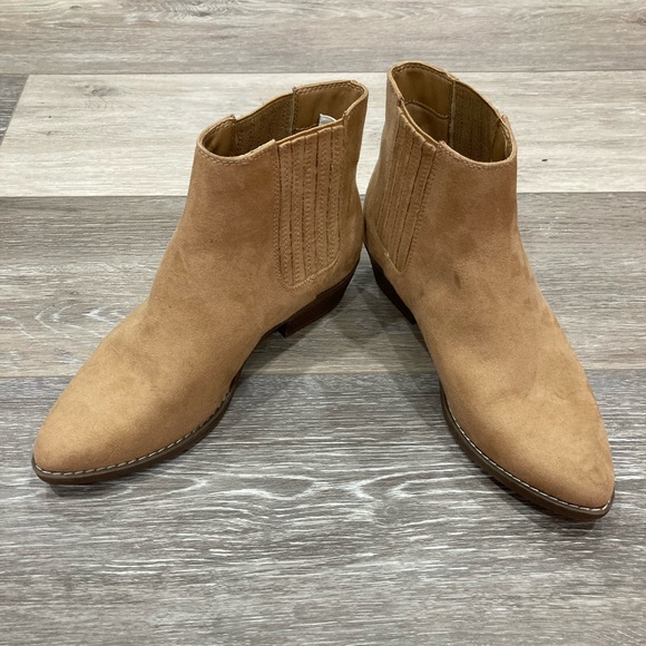 Universal Thread Shoes - Universal Thread Tan Booties Western Slide on Size 6.5